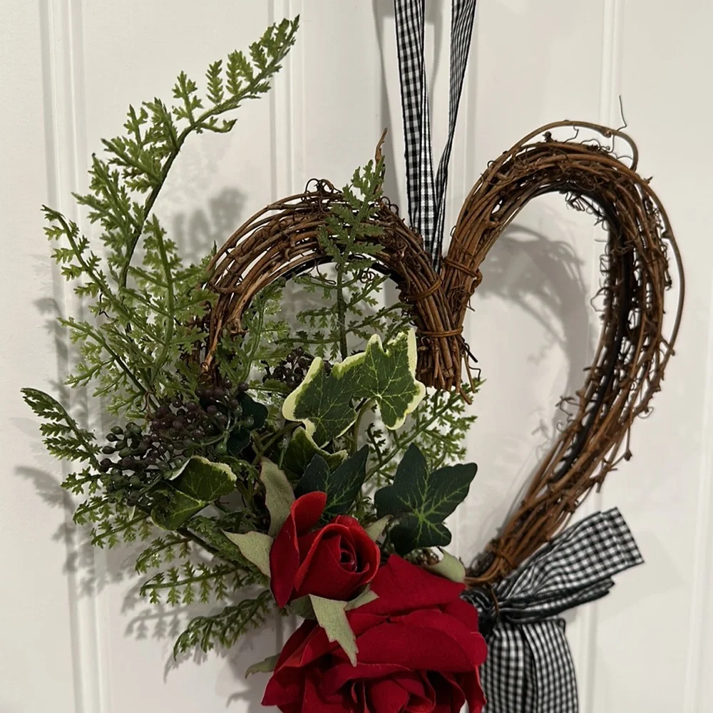 NWOT Valentine’s Day Heart Wreath